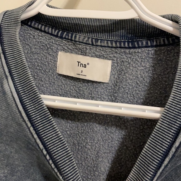 TNA blue oversized crewneck, size 2, fits cropped - Picture 2 of 2